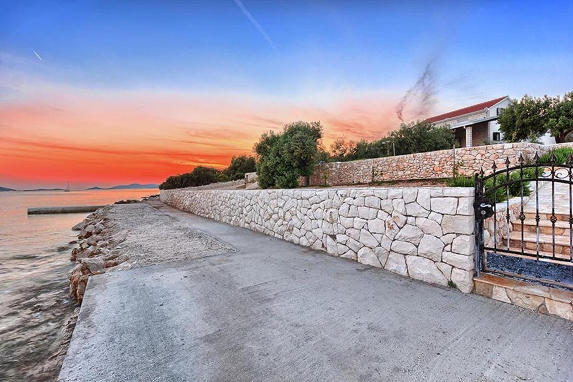 Traditional Dalmatian Stone House By The Sea Okrug Gornji Esterno foto